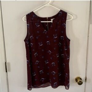 CAbi maroon sleeveless v-neck blouse with blue flowers and back zipper Size M
